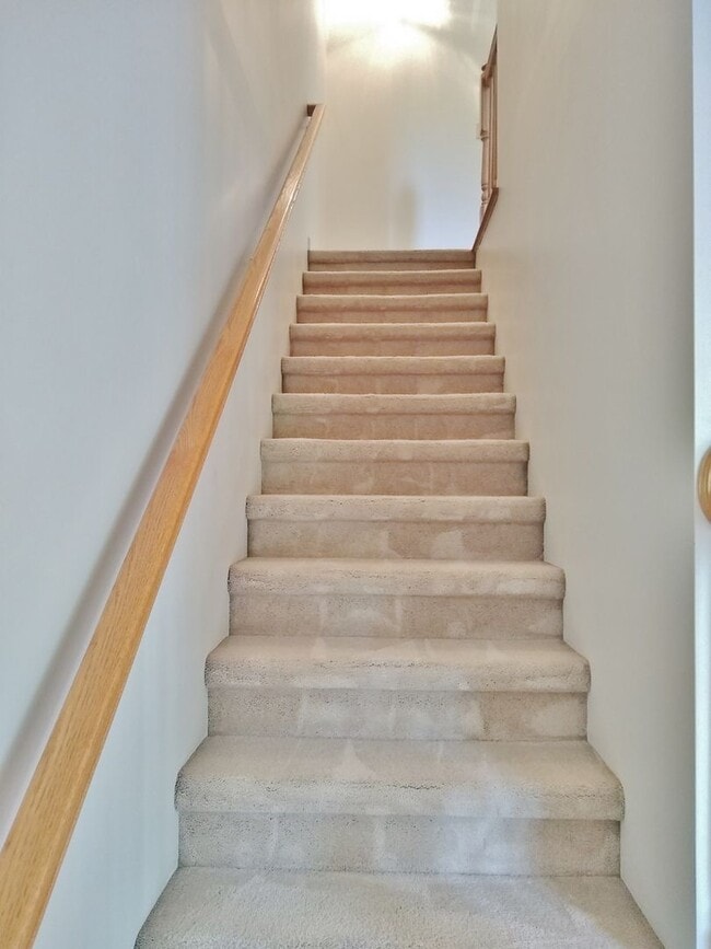 Building Photo - 3 Bed / 2 Bath Single Family Townhome