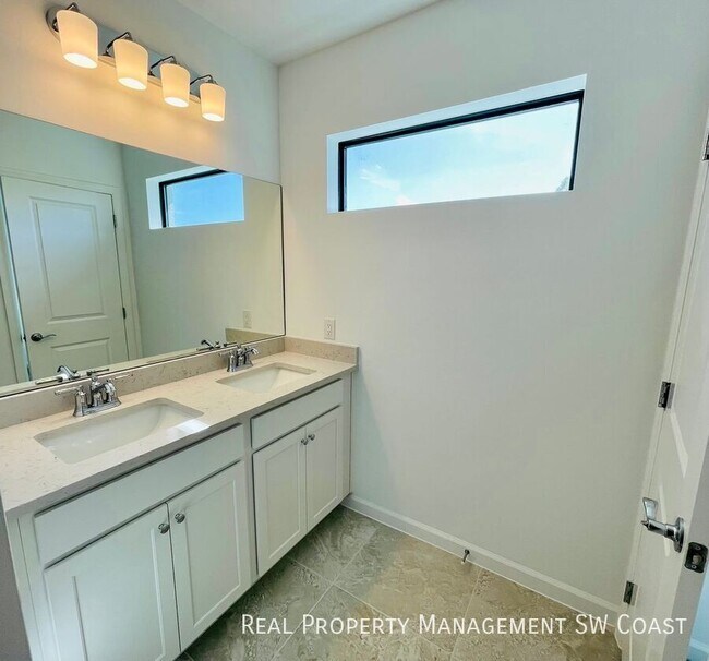 Building Photo - 27851 Solis Grande Dr