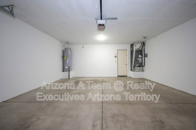 Building Photo - 3067 S Beck Dr