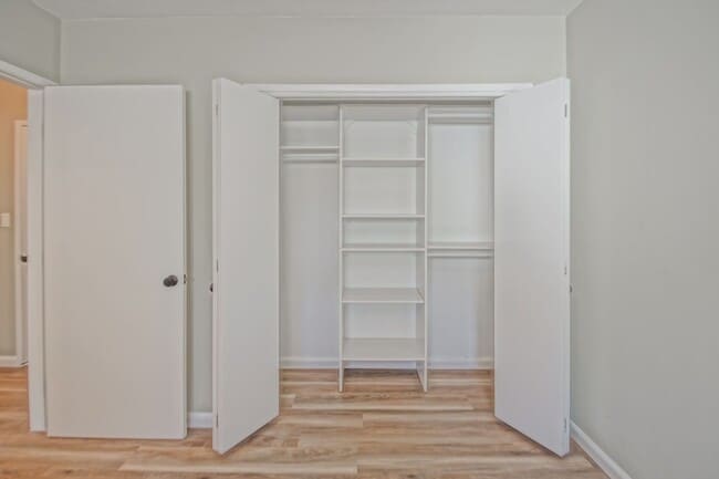 Building Photo - NEWLY REMODELED, SPLIT-LEVEL 3BR2BA DUPLEX...