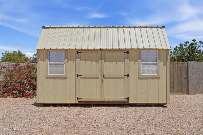Building Photo - 932 W Julie Dr