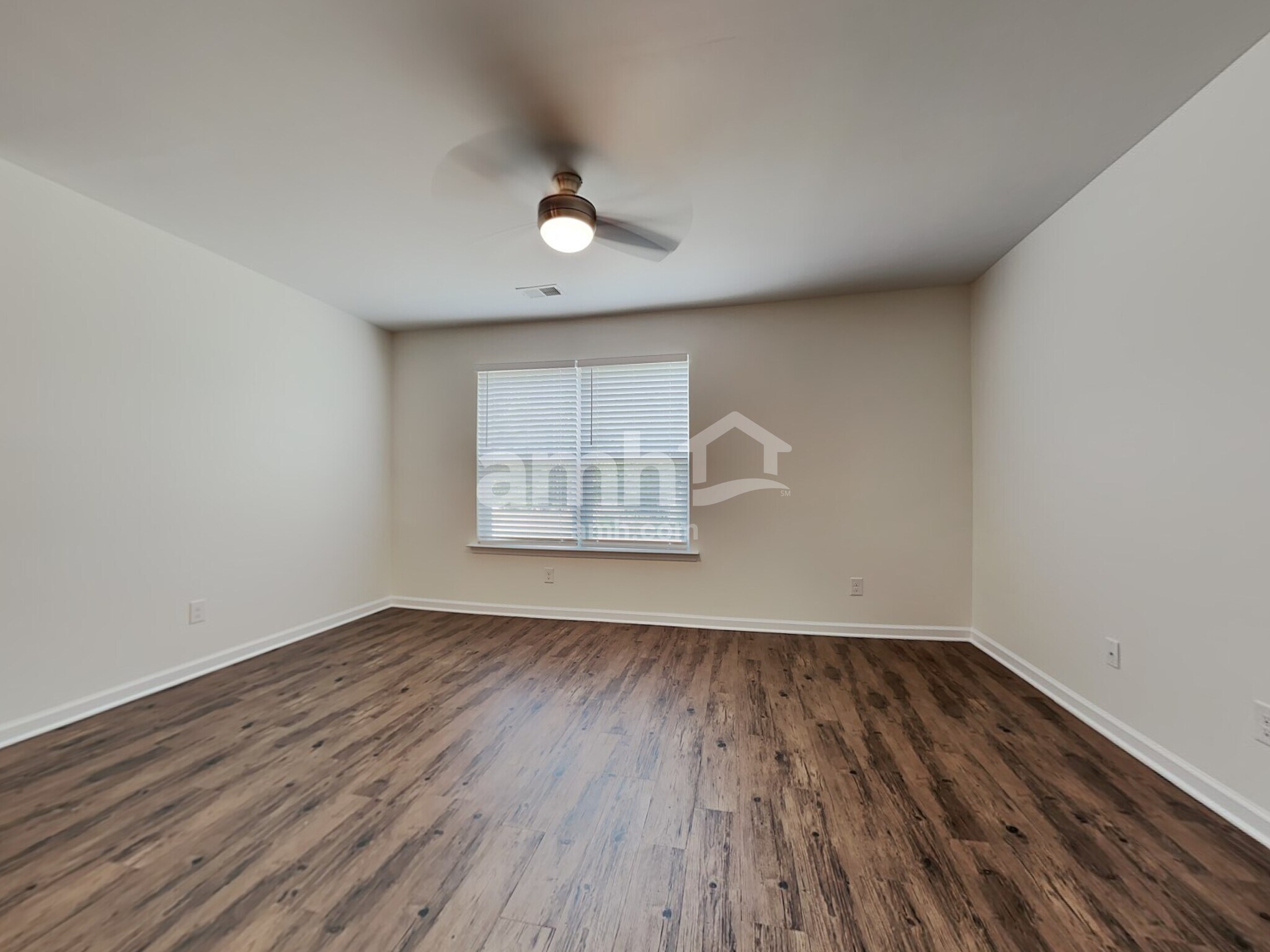 Building Photo - 215 Bellflower Cir