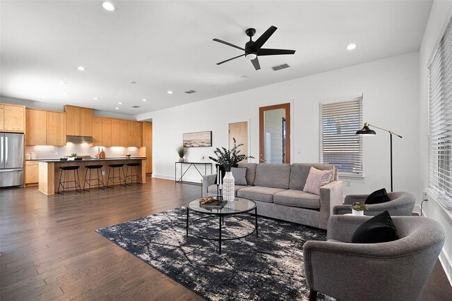 Building Photo - 7813 Mullen Dr