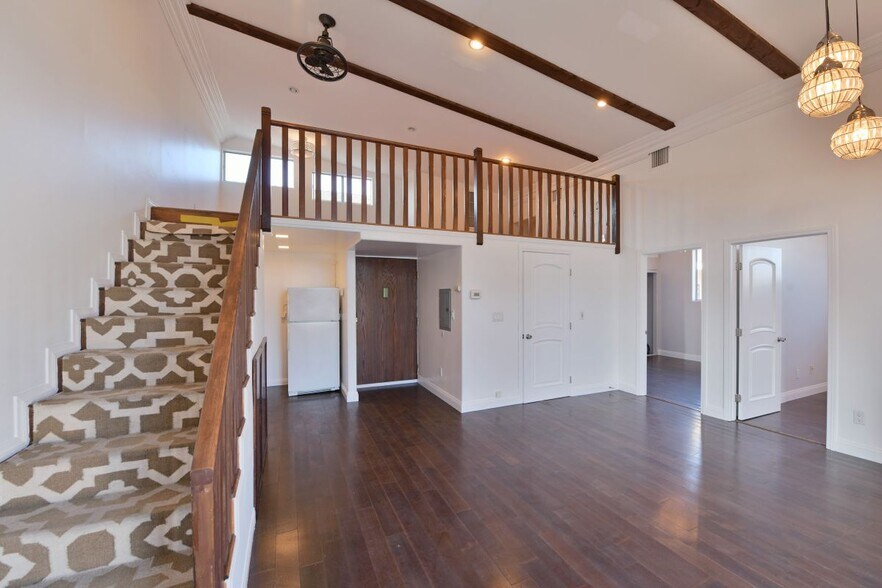 Building Photo - 7929 Blackburn Ave