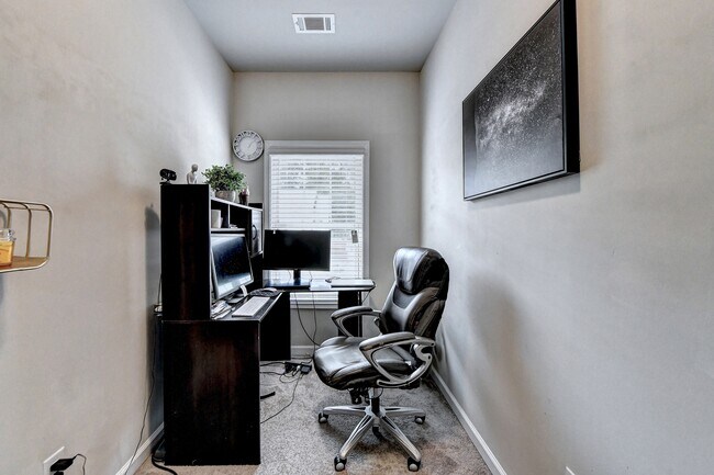 Building Photo - 1958 Lakeview Bend Way