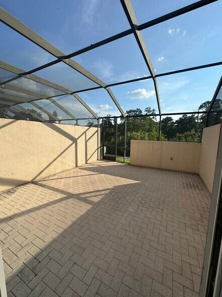 Building Photo - 2368 Silver Palm Dr