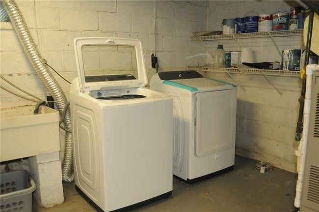 Building Photo - 249 Cirbus Ln