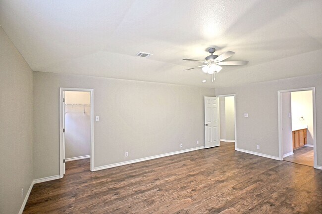 Building Photo - 1610 Elizabeth Ct