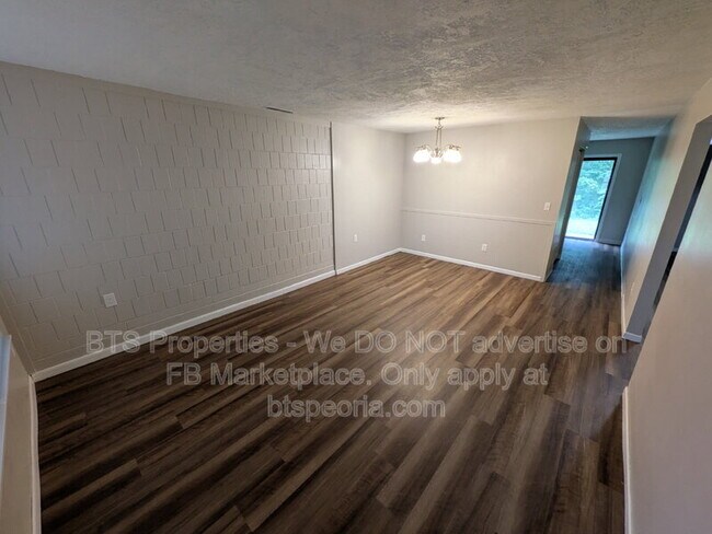 Building Photo - 3426 W Dorchester Ridge