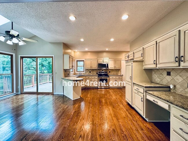 Building Photo - Blue Valley Schools, Granite Counters, Fin...
