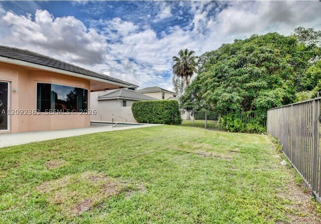 Building Photo - 8291 Hampton Wood Dr