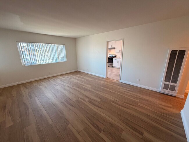 Building Photo - Completely Remodeled 2 Bed, 1 Bath in San Pedro w/ Garage Parking!