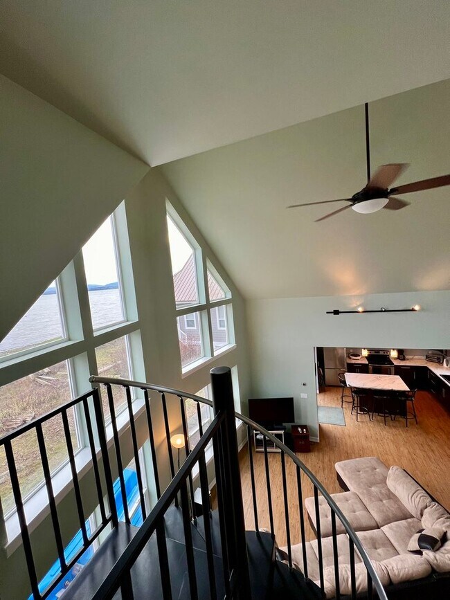 Building Photo - Waterfront 2 Bedroom Home in Ferndale!