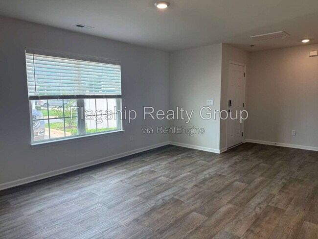 Building Photo - 4109 Laurel Rdg Dr