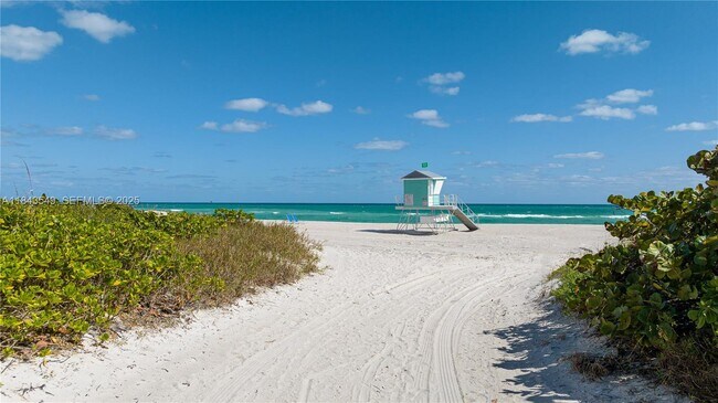 Building Photo - 15701 Collins Ave