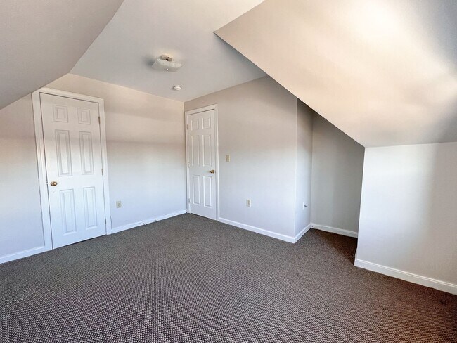 Building Photo - 207 Wethersfield Ave