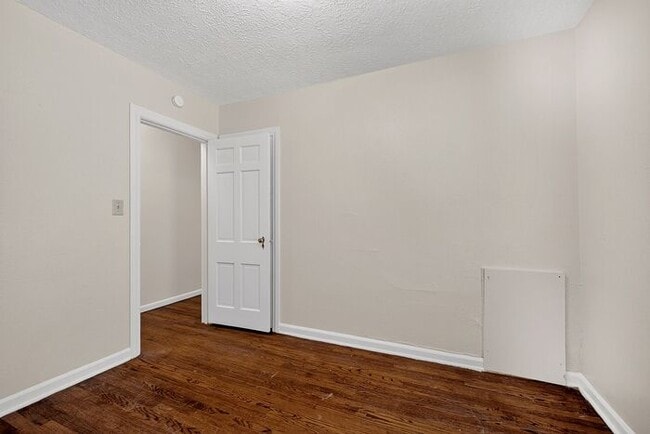 Building Photo - Freshly Updated Home in Warren Township