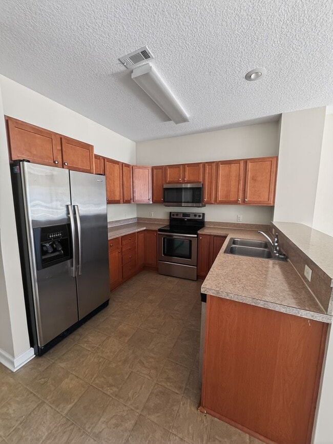 Building Photo - RATE DROP ALERT! (was $2100/month)