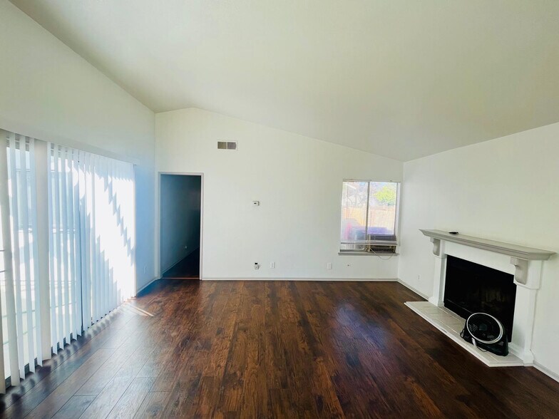 Building Photo - 42933 Guyman Ave