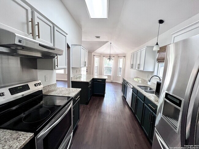 Building Photo - Charming 3-Bed Home Near Medical Center w/ Private Greenbelt Backyard!