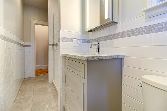 Building Photo - 430 N Main St