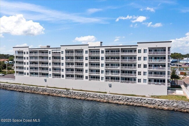 Building Photo - 1825 Riverside Dr