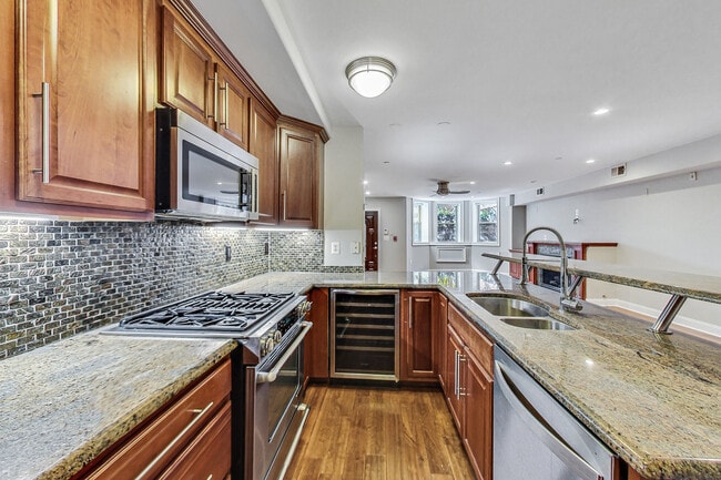 Building Photo - 1429 Clifton St NW