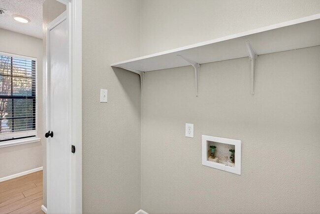 Building Photo - 3222 Preston Dr