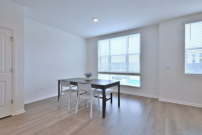 Building Photo - 332 Summit Cir