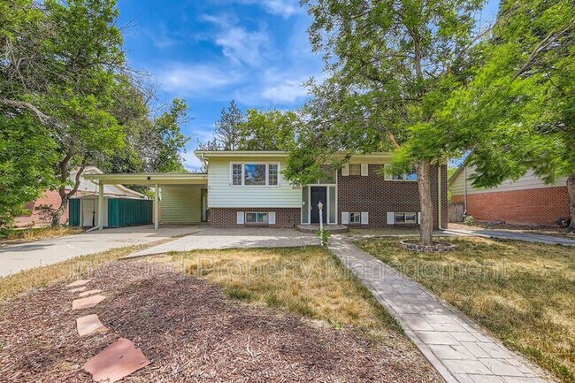 Primary Photo - 536 Quentin St