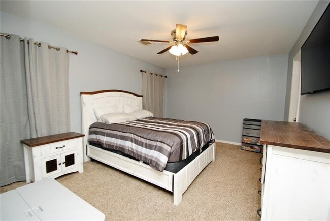 Building Photo - 8319 Greys Ln