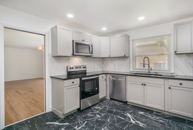 Building Photo - Updated Nashville Ranch for Rent!