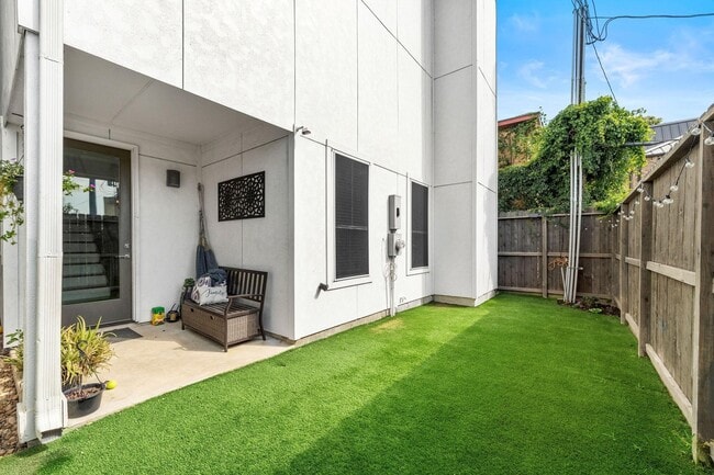 Building Photo - 4621 Chartres St