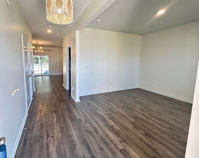 Building Photo - 340 Emery Oak Dr