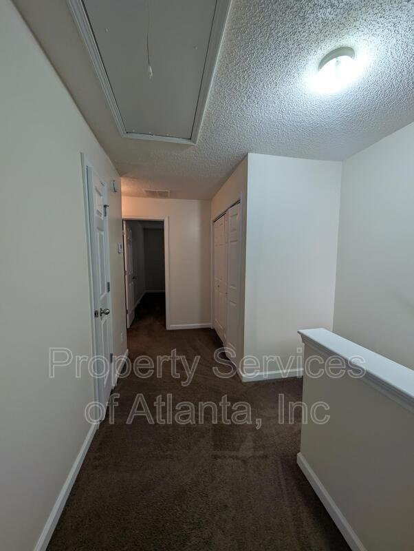 Building Photo - 5060 Lincoln Dr