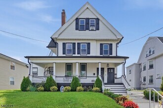 Building Photo - 35 Rossmore Pl