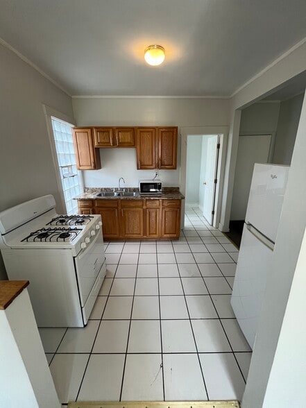 Building Photo - 231 Doty St