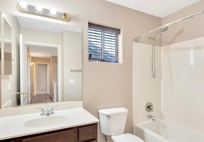 Building Photo - 3913 E Monona Dr