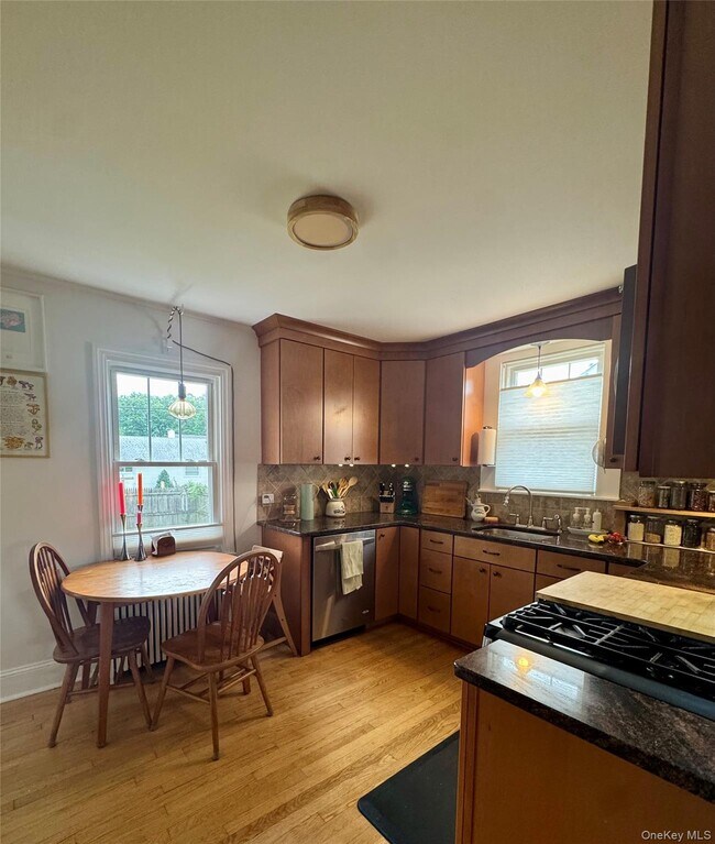 Building Photo - 74 N Elm St