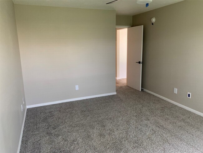 Building Photo - 22718 Tara Way Dr