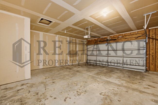 Building Photo - 452 S Longbranch Dr