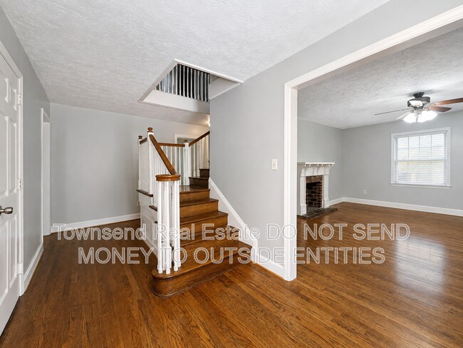 Building Photo - 3316 Cliffdale Rd