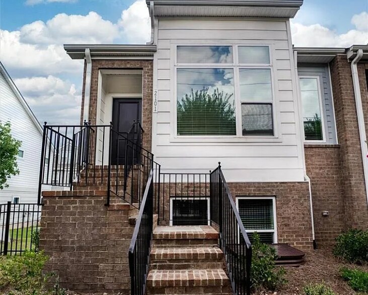 Primary Photo - 2101 Statesville Ave