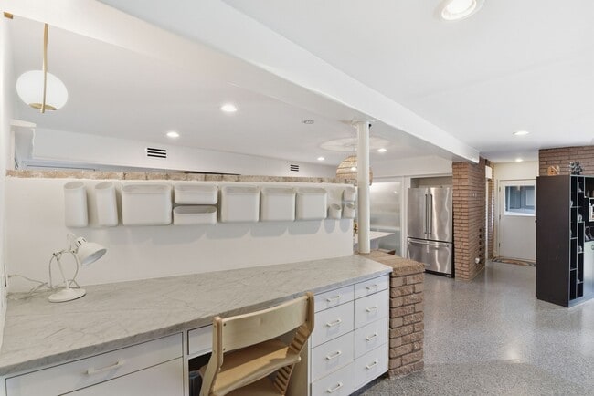 Building Photo - 4603 Ivanhoe St