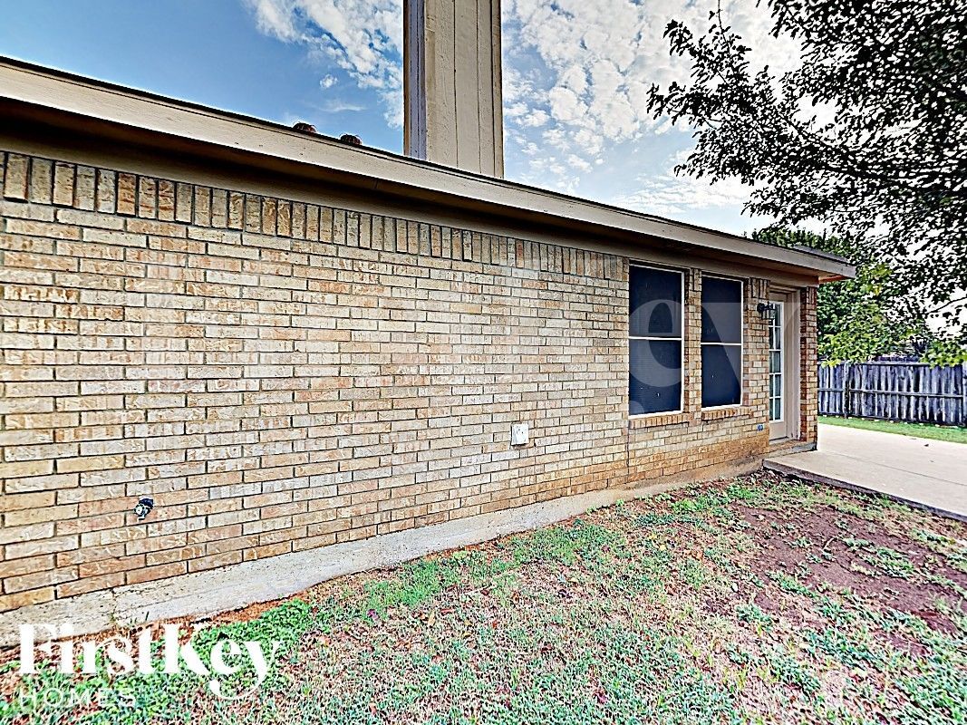 Building Photo - 3955 Cypress Gardens Dr