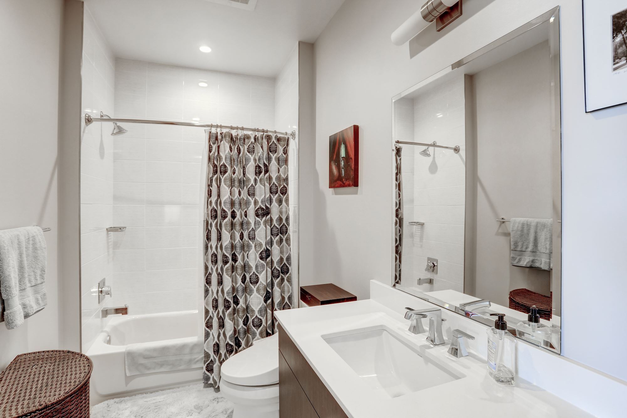 Building Photo - 1350 Maryland Ave NE