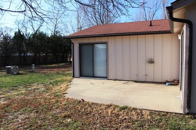 Building Photo - $300 OFF OCTOBER RENT! Spacious home in Ea...