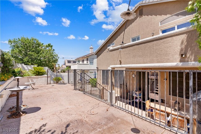 Building Photo - 1870 Desert Forest Way