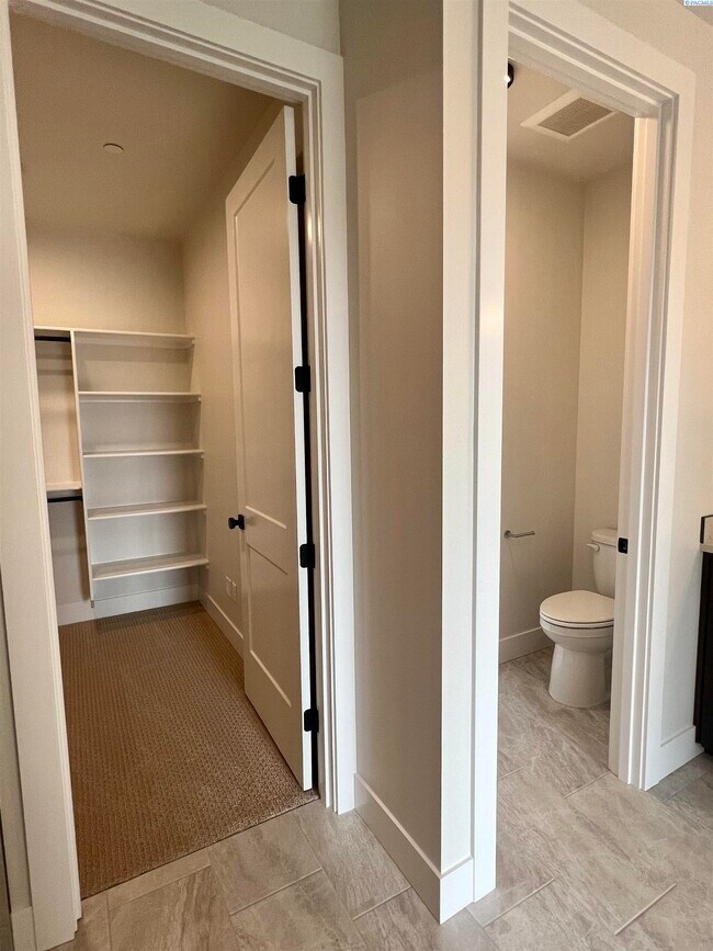 Building Photo - FOR RENT West Village Rambler with RV Bay