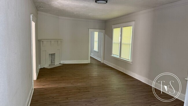Building Photo - RATE DROP ALERT (was $1900/month)!